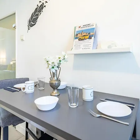 Cozy Downtown Haven For Couples *