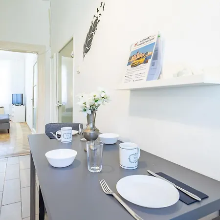 Διαμέρισμα Cozy Downtown Haven For Couples