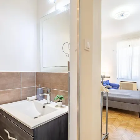Cozy Downtown Haven For Couples בודפשט