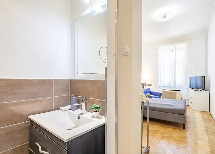 Cozy Downtown Haven For Couples Budapesta