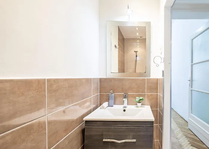 Cozy Downtown Haven For Couples Apartament Budapesta