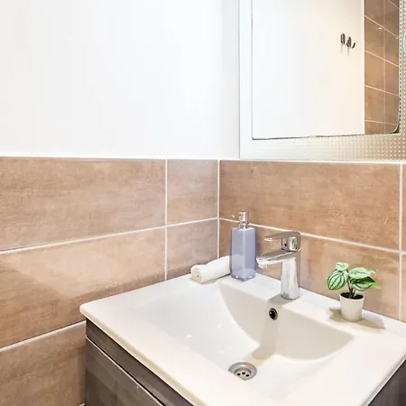 Cozy Downtown Haven For Couples * Boedapest