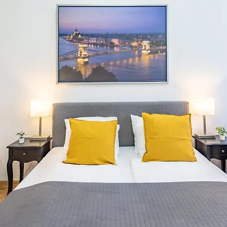 Cozy Downtown Haven For Couples * Budapest
